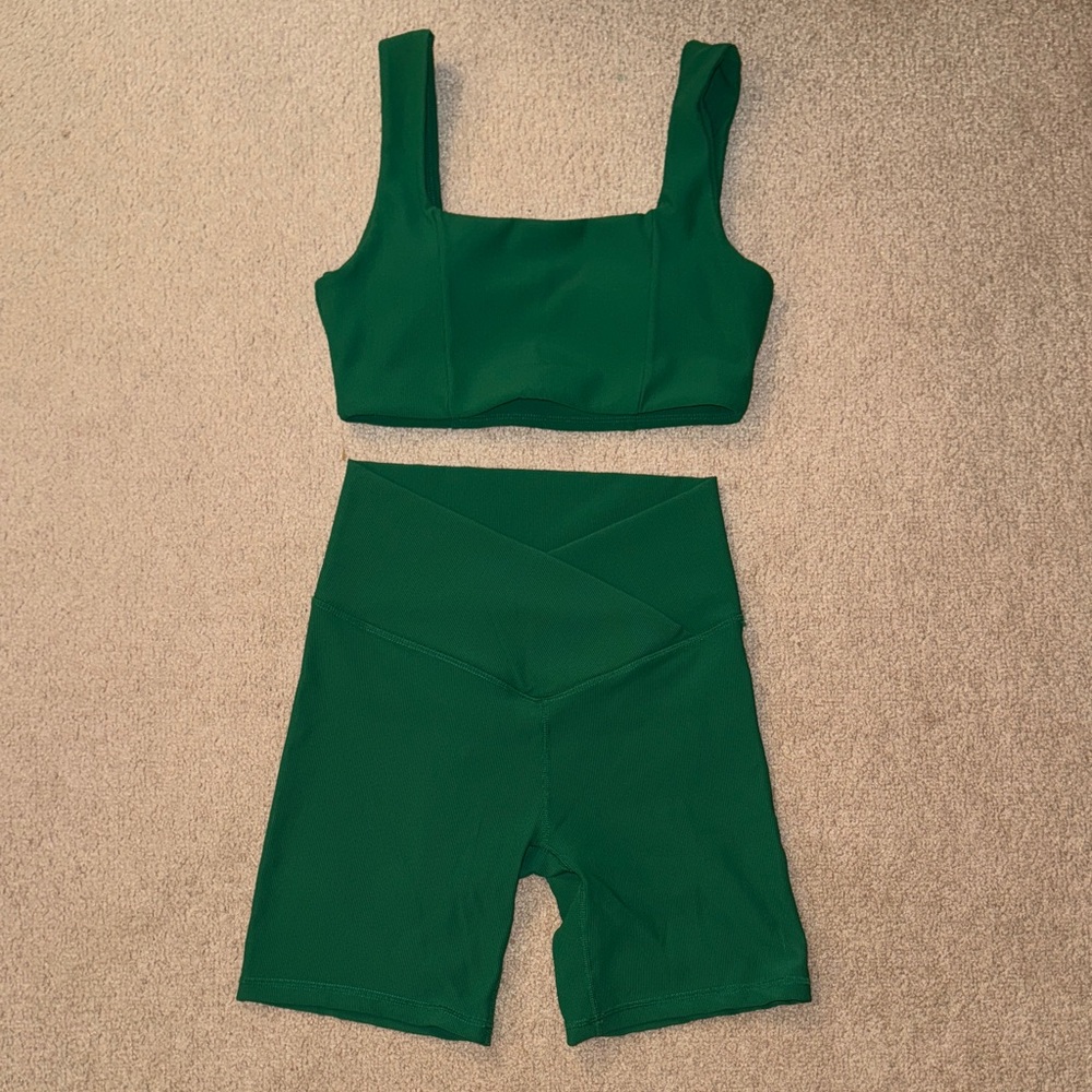 Wilo The Label rib 2 piece hustle short set emerald size small